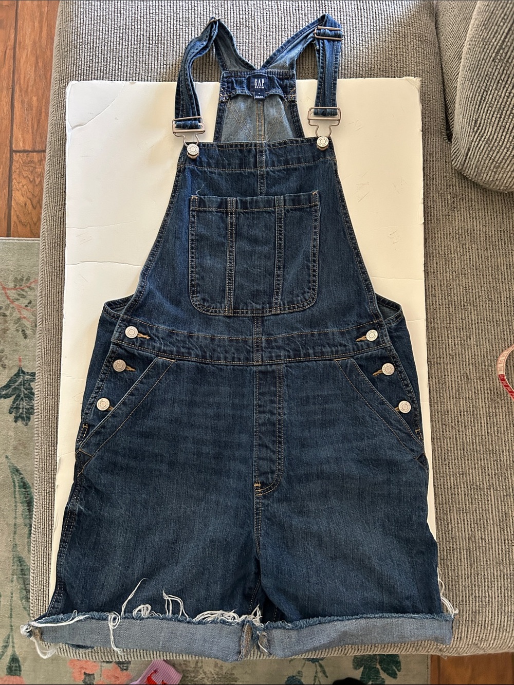 GAP Denim Short Overalls women’s size medium lots of pockets raw edges - Picture 3 of 12